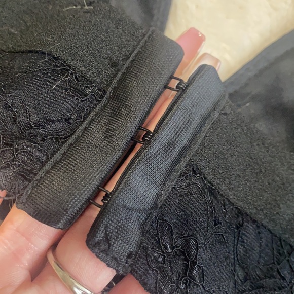 TOBI BLACK LACE CROP TOP SIZE MEDIUM - Picture 4 of 4